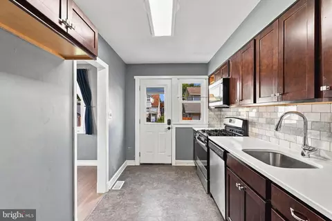 Entry Way - 2611 N Snyder Ave, Sparrows Point, MD 21219 photo 3 of 4