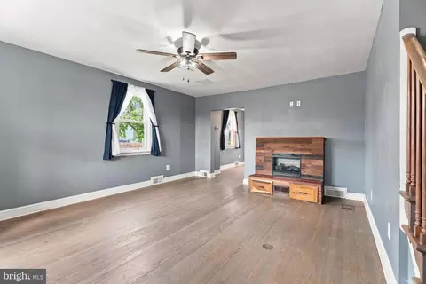Living - 2611 N Snyder Ave, Sparrows Point, MD 21219 photo 3 of 3