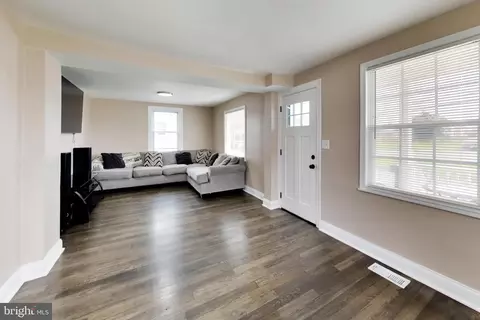 Living - 87 Wise Ave, Dundalk, MD 21222 photo 2 of 2