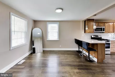 Living - 87 Wise Ave, Dundalk, MD 21222 photo 1 of 2