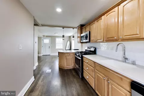 Entry Way - 87 Wise Ave, Dundalk, MD 21222 photo 2 of 3