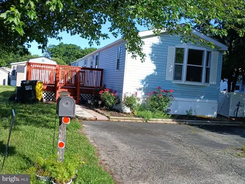 114 Roundup Rd, Middle River, MD 21220 photo 2