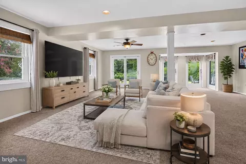 Living - 2 Palo Ct, Halethorpe, MD 21227 photo 2 of 5