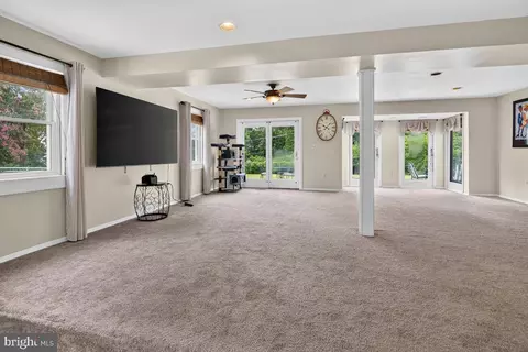 Living - 2 Palo Ct, Halethorpe, MD 21227 photo 1 of 5