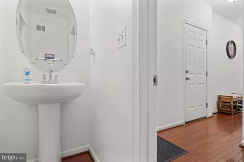 Entry Way - 1932 Rushley Rd, Baltimore, MD 21234 photo 10 of 18