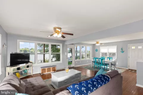 Living - 174 E Kingston Park Ln, Middle River, MD 21220 photo 1 of 2