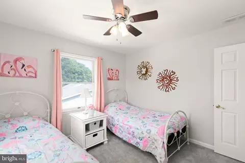 Bedroom - 174 E Kingston Park Ln, Middle River, MD 21220 photo 10 of 11