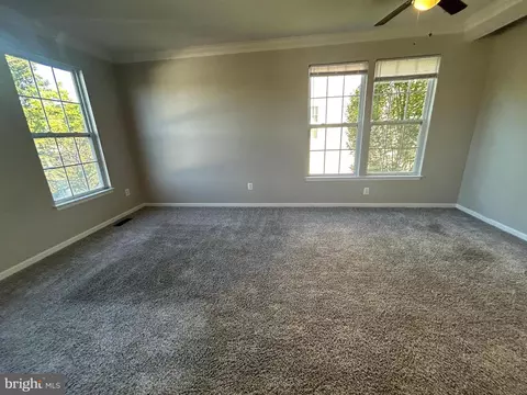Living - 877 Middle River Rd, Middle River, MD 21220 photo 3 of 6