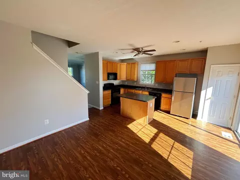 Living - 877 Middle River Rd, Middle River, MD 21220 photo 6 of 6