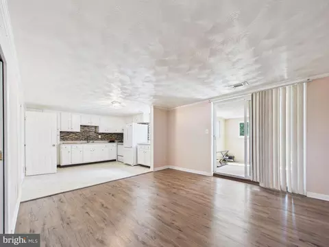 Living - 5127 Mcfaul Rd, Baltimore, MD 21206 photo 5 of 8