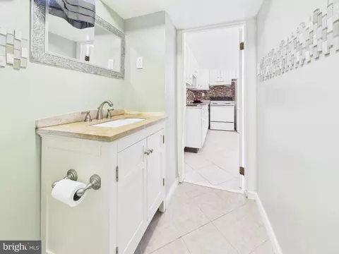 Entry Way - 5127 Mcfaul Rd, Baltimore, MD 21206 photo 7 of 10