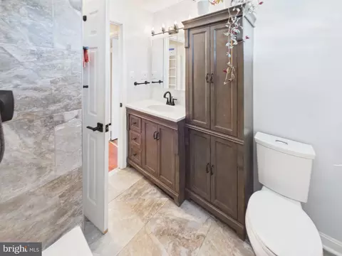 Entry Way - 5127 Mcfaul Rd, Baltimore, MD 21206 photo 4 of 10