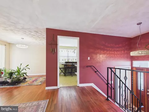 Entry Way - 5127 Mcfaul Rd, Baltimore, MD 21206 photo 2 of 10