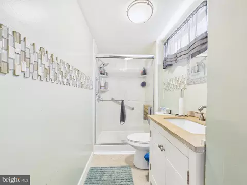 Bath - 5127 Mcfaul Rd, Baltimore, MD 21206 photo 3 of 4