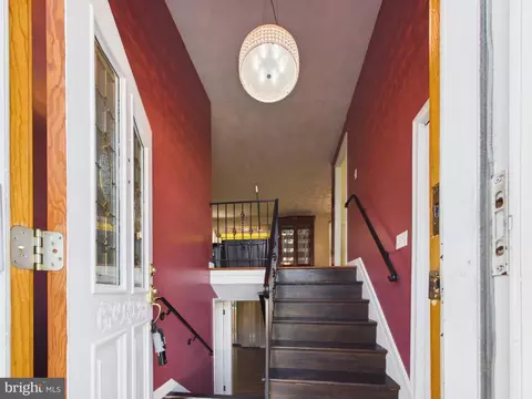 Entry Way - 5127 Mcfaul Rd, Baltimore, MD 21206 photo 8 of 10