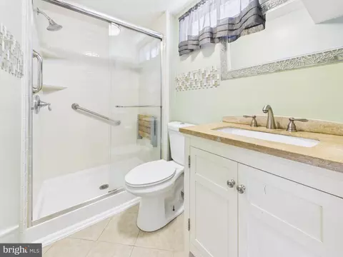 Bath - 5127 Mcfaul Rd, Baltimore, MD 21206 photo 4 of 4