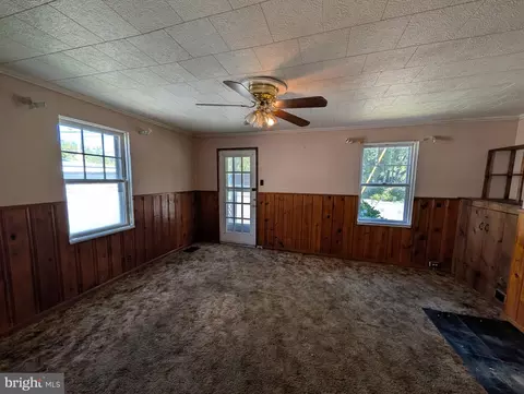Living - 6090 Falls Rd, Baltimore, MD 21209 photo 3 of 4
