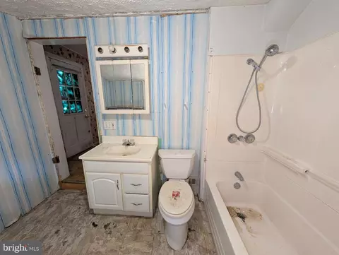 Entry Way - 6090 Falls Rd, Baltimore, MD 21209 photo 3 of 5