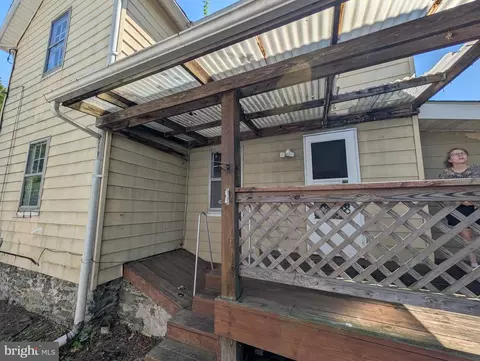 Exterior - 6090 Falls Rd, Baltimore, MD 21209 photo 5 of 7