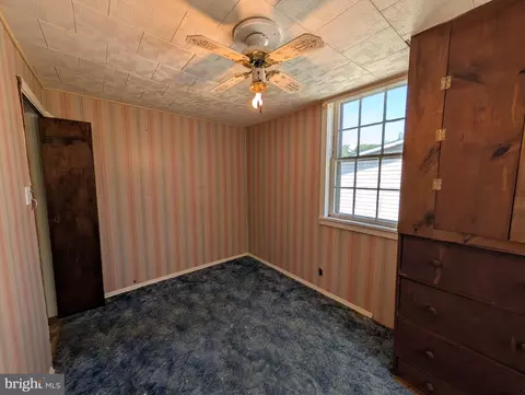 Bedroom - 6090 Falls Rd, Baltimore, MD 21209 photo 6 of 13