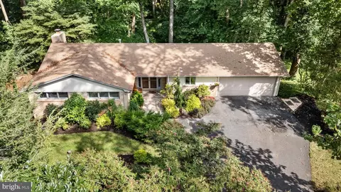 10 Winterberry Ct, Glen Arm, MD 21057