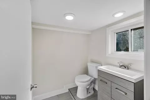 Bath - 1265 Stevens Ave, Halethorpe, MD 21227 photo 5 of 5