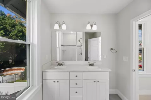 Bath - 1265 Stevens Ave, Halethorpe, MD 21227 photo 4 of 5
