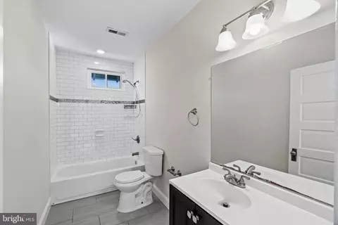 Bath - 1265 Stevens Ave, Halethorpe, MD 21227 photo 1 of 5