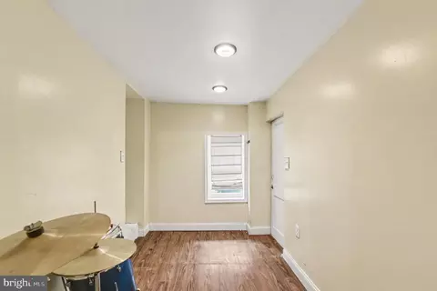 Entry Way - 7 Maple Ave, Baltimore, MD 21206 photo 2 of 3