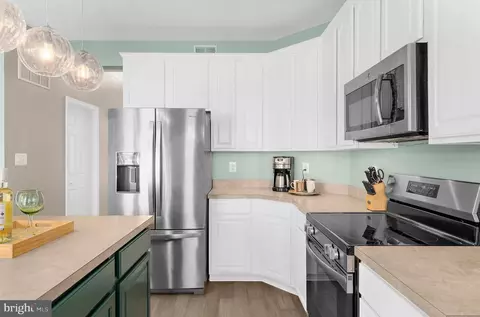 Kitchen - 1213 Maritime Cir, Essex, MD 21221 photo 3 of 6