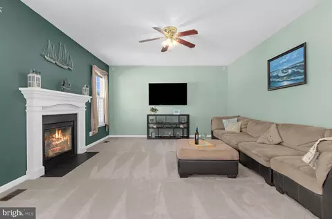 Living - 1213 Maritime Cir, Essex, MD 21221 photo 2 of 3