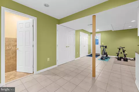 Entry Way - 1213 Maritime Cir, Essex, MD 21221 photo 11 of 12