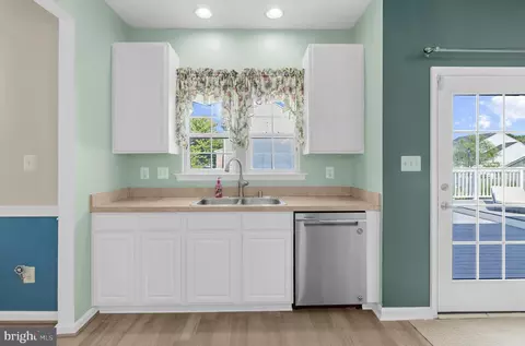 Kitchen - 1213 Maritime Cir, Essex, MD 21221 photo 4 of 6