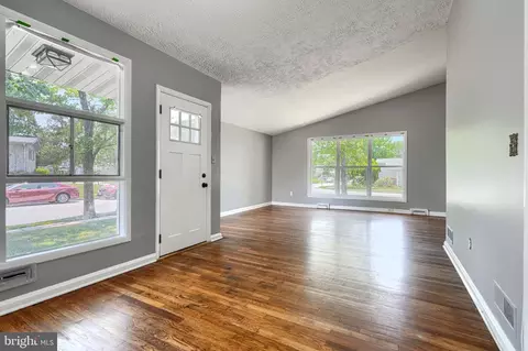 Living - 6901 Chippewa Dr, Baltimore, MD 21209 photo 6 of 8