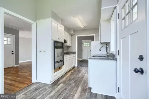 Entry Way - 6901 Chippewa Dr, Baltimore, MD 21209 photo 4 of 4