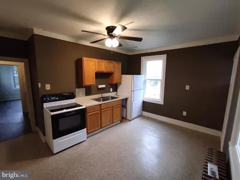 Entry Way - 7813 Bradshaw Rd, Upper Falls, MD 21156 photo 2 of 3
