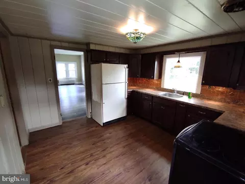 Entry Way - 7813 Bradshaw Rd, Upper Falls, MD 21156 photo 3 of 3