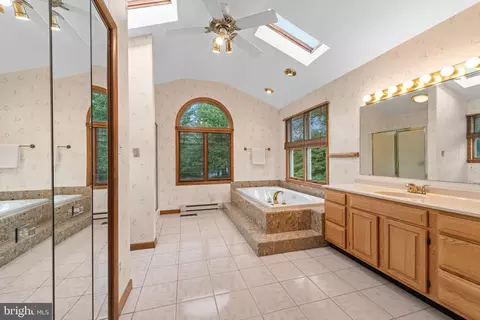 Bath - 4009 Eland Rd, Phoenix, MD 21131 photo 1 of 4