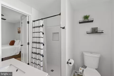Bath - 234 5th Ave, Halethorpe, MD 21227 photo 1 of 4