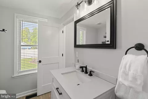 Bath - 234 5th Ave, Halethorpe, MD 21227 photo 2 of 4