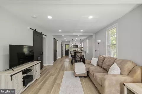 Entry Way - 234 5th Ave, Halethorpe, MD 21227 photo 8 of 13