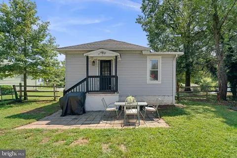 Exterior - 234 5th Ave, Halethorpe, MD 21227 photo 2 of 5