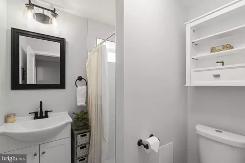 Bath - 234 5th Ave, Halethorpe, MD 21227 photo 3 of 4