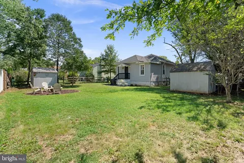 Exterior - 234 5th Ave, Halethorpe, MD 21227 photo 4 of 5