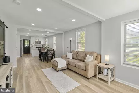 Entry Way - 234 5th Ave, Halethorpe, MD 21227 photo 1 of 13