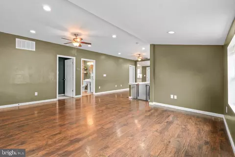 Entry Way - 237 3rd Ave, Halethorpe, MD 21227 photo 2 of 8