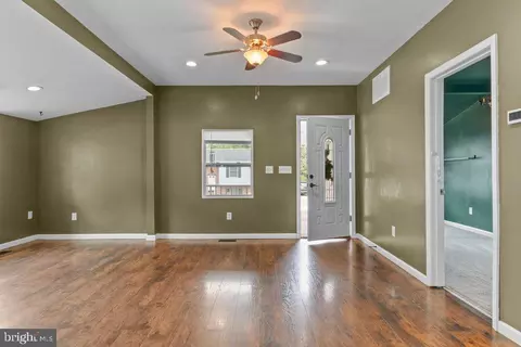 Living - 237 3rd Ave, Halethorpe, MD 21227 photo 1 of 2