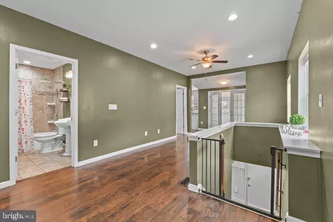 Entry Way - 237 3rd Ave, Halethorpe, MD 21227 photo 4 of 8