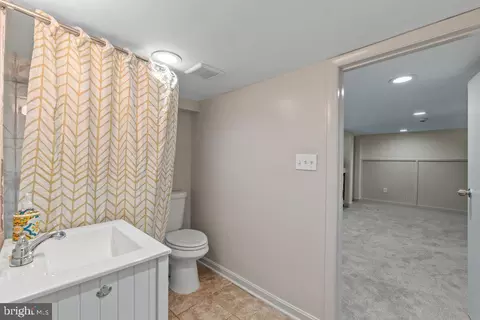 Bath - 237 3rd Ave, Halethorpe, MD 21227 photo 3 of 3