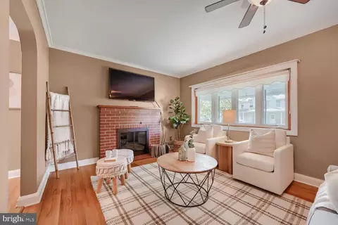 Living - 12329 Eastern Ave, Middle River, MD 21220 photo 4 of 5